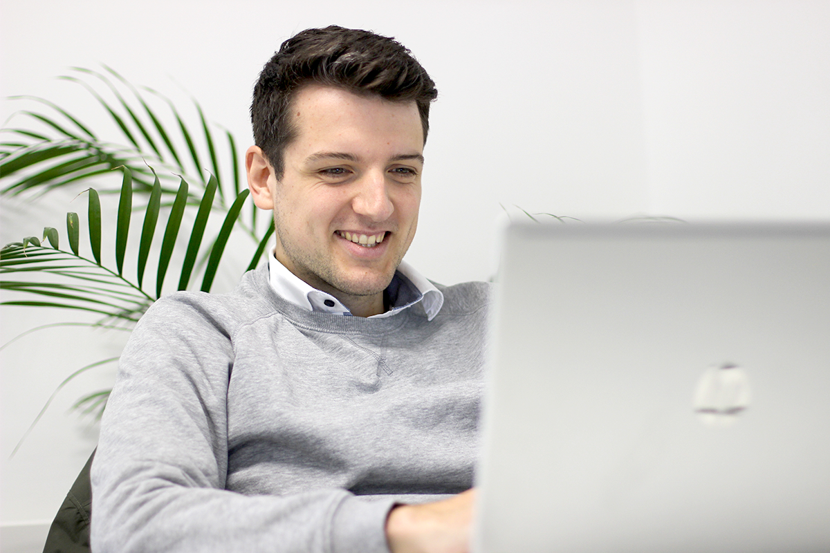 Webseiten-Schmied David erstellt eine Website