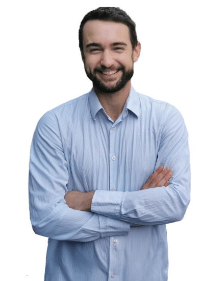 Mitarbeiter von Webseiten-Schmied lächelt zuversichtlich in die Kamera.